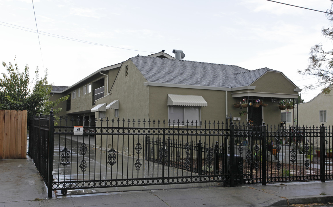 551-555 Dean St in Hayward, CA - Building Photo