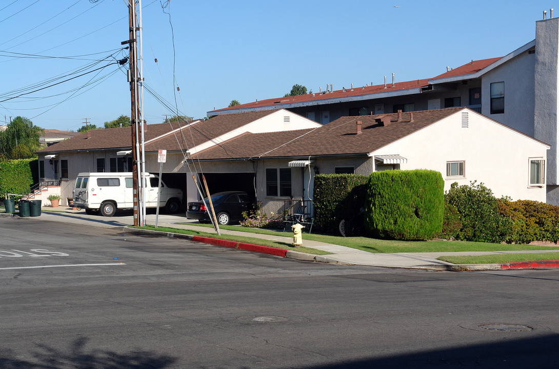 101 W Sycamore Ave in El Segundo, CA - Building Photo