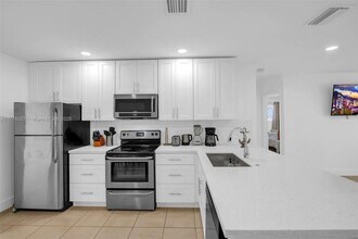 326 SW 14th St in Dania Beach, FL - Building Photo - Building Photo