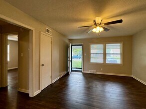 620 Drury Ln in Wichita, KS - Building Photo - Building Photo