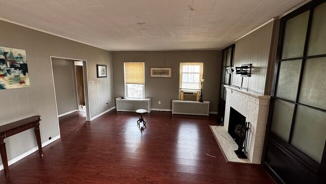 1843 Hertel Ave, Unit Hertel Lower