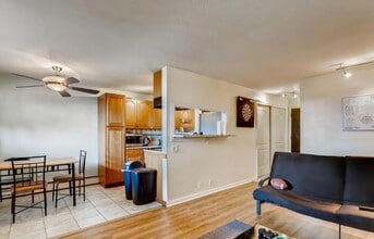 1233 N Ogden St, Unit 102 in Denver, CO - Foto de edificio - Building Photo