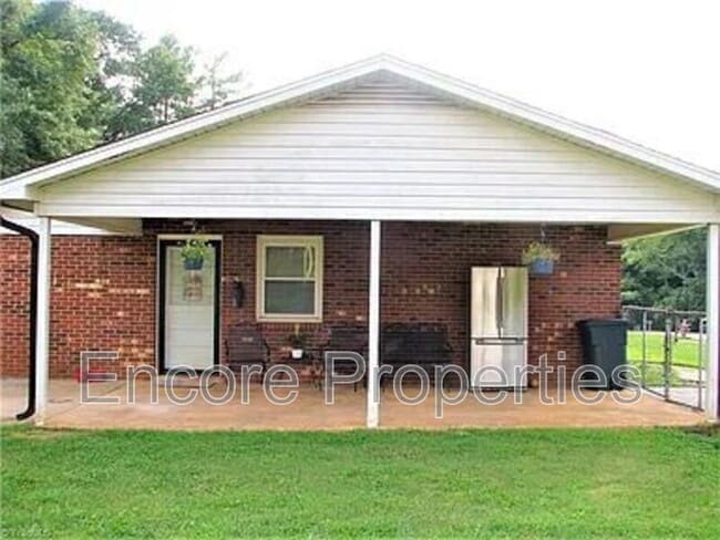 1604 Bainbridge Rd in Kernersville, NC - Building Photo - Building Photo