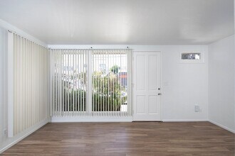 5075-81 Bayard St in San Diego, CA - Building Photo - Building Photo