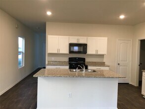 255 Dorchester Dr in Uhland, TX - Building Photo - Building Photo