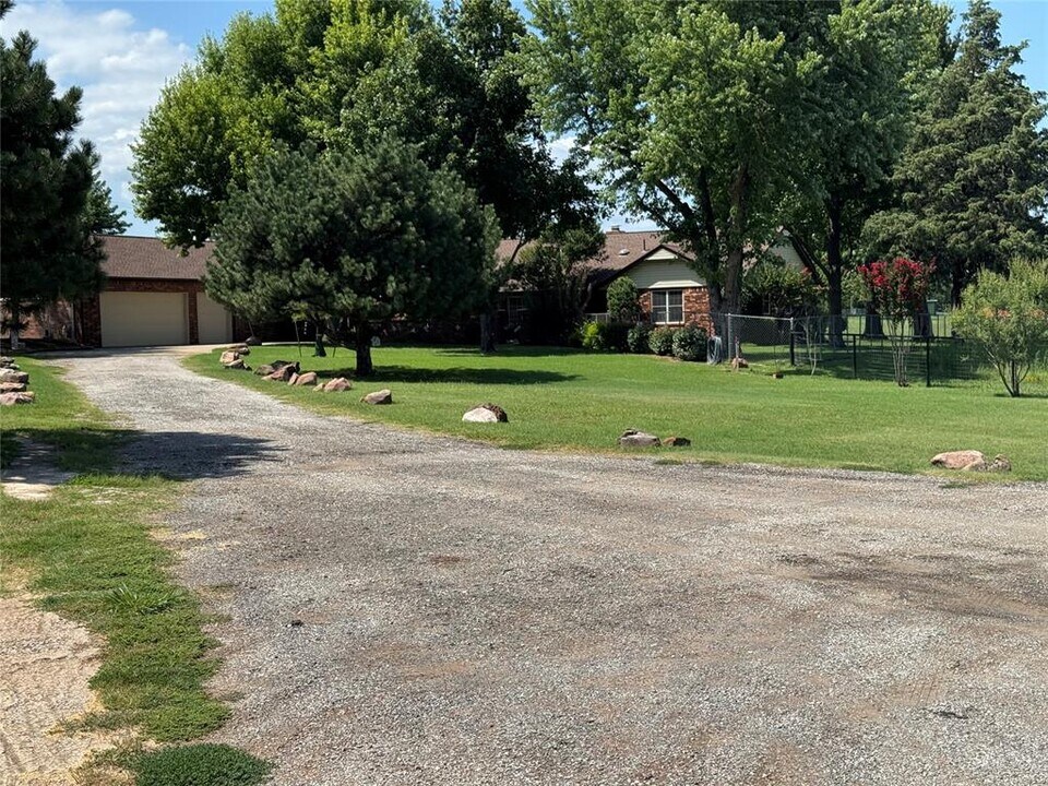 3701 E Waterloo Rd in Edmond, OK - Building Photo
