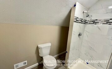 861 Helmsdale Rd in Cleveland Heights, OH - Building Photo - Building Photo