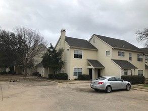 Cottages At Gateway Parkway in Marble Falls, TX - Building Photo - Building Photo