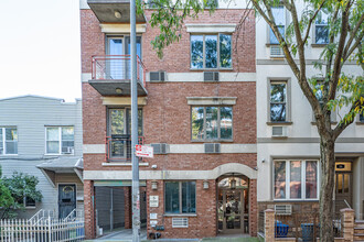 28 Newell St in Brooklyn, NY - Building Photo - Building Photo