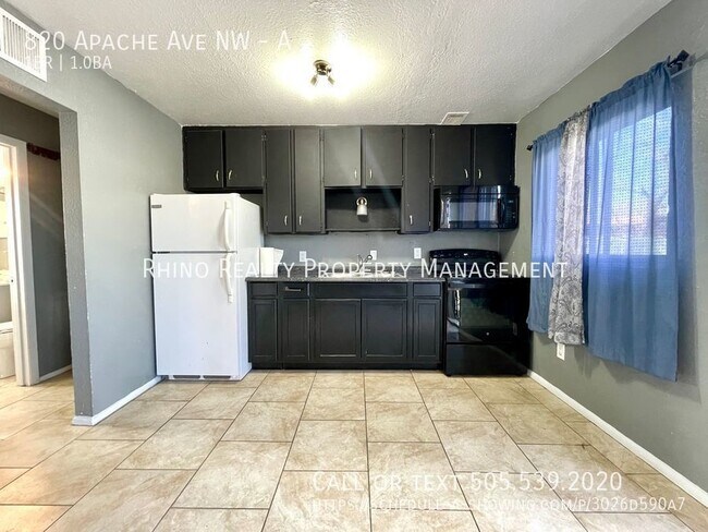 820 Apache Ave NW, Unit A in Albuquerque, NM - Building Photo - Building Photo
