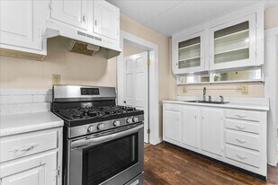 50-52-52 Howard St, Unit 52B Howard St in Burlington, VT - Building Photo