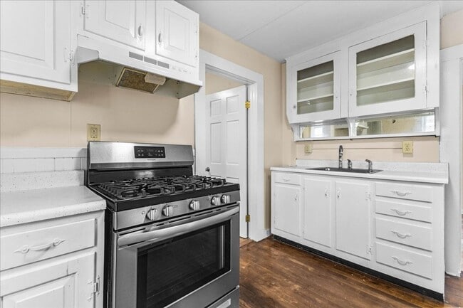 50-52-52 Howard St, Unit 52B Howard St