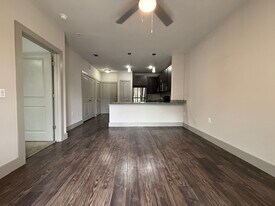 1102 Treeta Trl in Kyle, TX - Building Photo