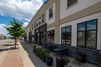 Western U Flats in St. Paul, MN - Foto de edificio - Building Photo