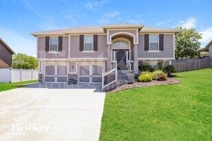 803 E 13th Terrace in Kearney, MO - Building Photo