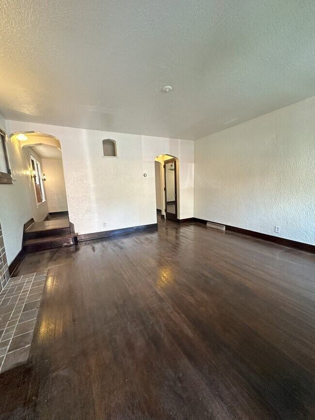 330 Lavina Ave in Pittsburgh, PA - Building Photo - Building Photo