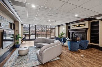 10 E Ontario St in Chicago, IL - Foto de edificio - Building Photo