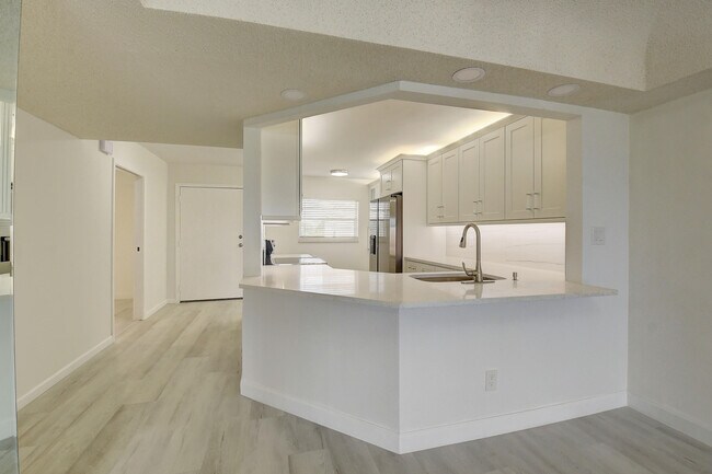 23305 Barwood Ln N in Boca Raton, FL - Building Photo - Building Photo