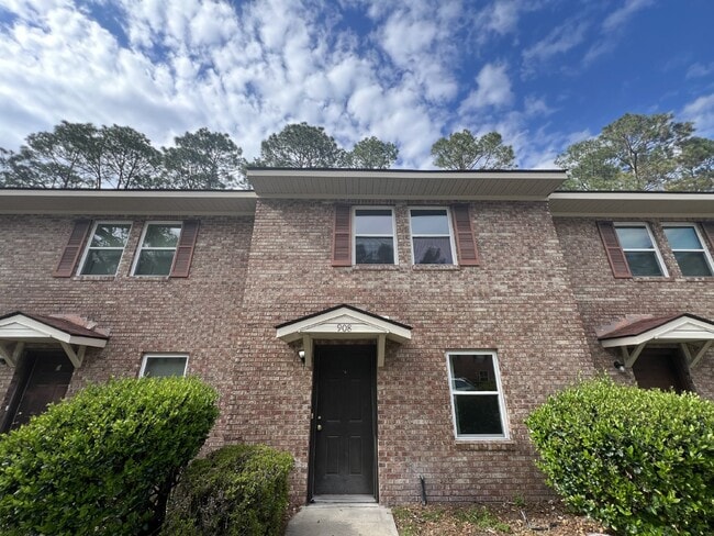 908 W Pine St in Hinesville, GA - Building Photo - Building Photo