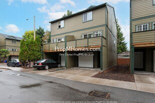 8439 SE Brooklyn St in Portland, OR - Building Photo