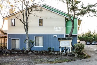 Gateway Townhomes in Seattle, WA - Foto de edificio - Building Photo