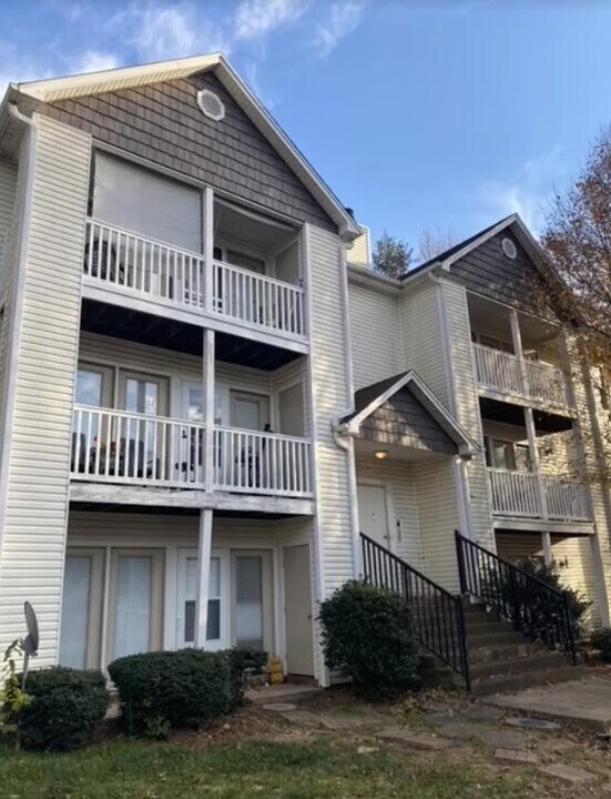 2326 W Vandalia Rd, Unit F in Greensboro, NC - Building Photo