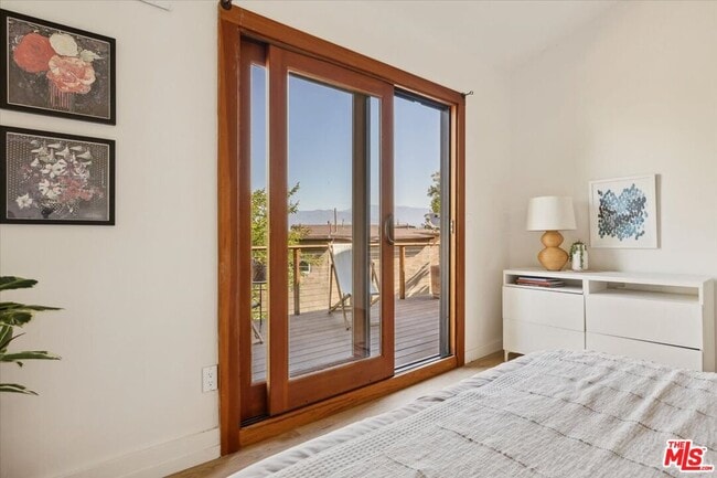 2467 Silver Ridge Ave in Los Angeles, CA - Building Photo - Building Photo
