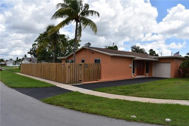 9371 NW 21st Manor in Sunrise, FL - Building Photo - Building Photo