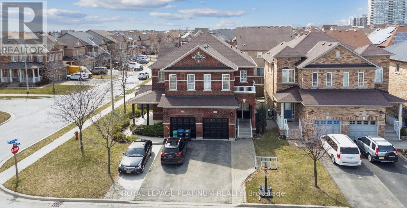 4727 Centretown Way in Mississauga, ON - Building Photo