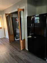 109 S 6th St in Austin, IN - Foto de edificio - Building Photo