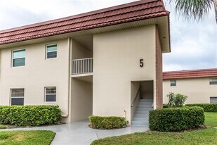 5 Vista Palm Ln in Vero Beach, FL - Building Photo
