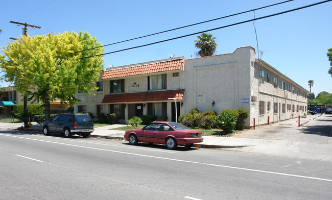 Woodley Gardens in Van Nuys, CA - Building Photo - Building Photo