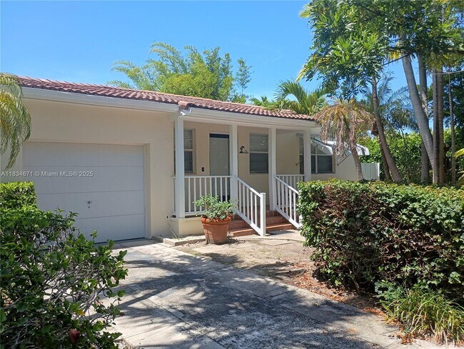 1225 S Biscayne Point Rd in Miami Beach, FL - Foto de edificio - Building Photo