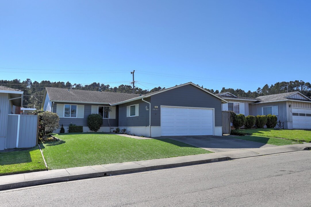 2841 Muirfield Cir in San Bruno, CA - Building Photo