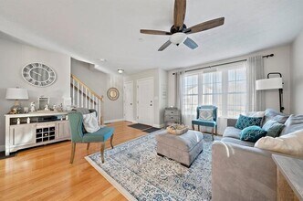 1 Paradise Ln in Whitman, MA - Foto de edificio - Building Photo