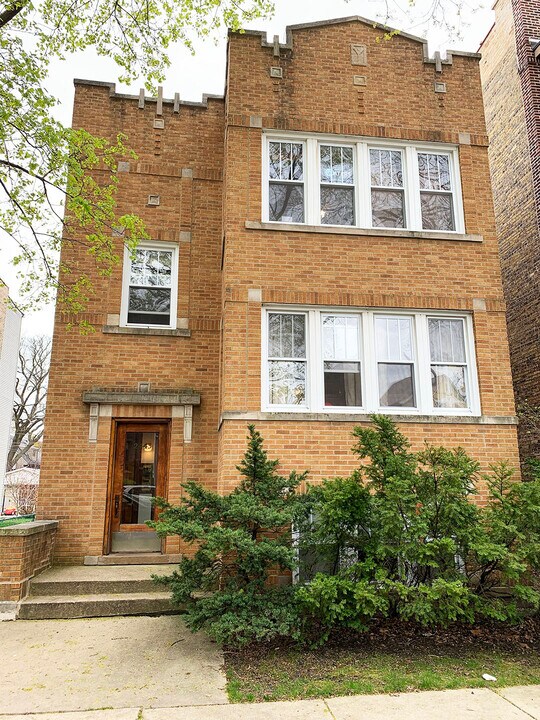 2445 W Pensacola Ave, Unit G in Chicago, IL - Building Photo