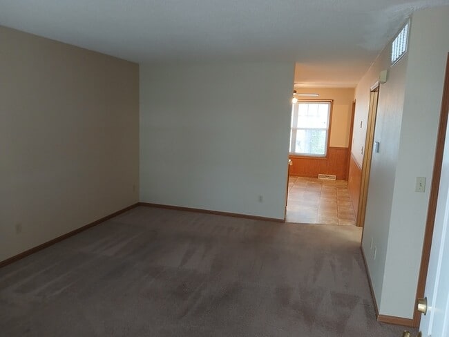 4908 Charm Oak Dr in Jefferson City, MO - Foto de edificio - Building Photo