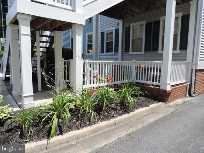 4733 Bradley Blvd in Chevy Chase, MD - Foto de edificio - Building Photo