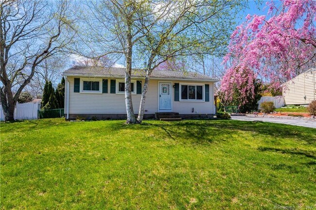 36 Whittle St in Groton, CT - Building Photo - Building Photo