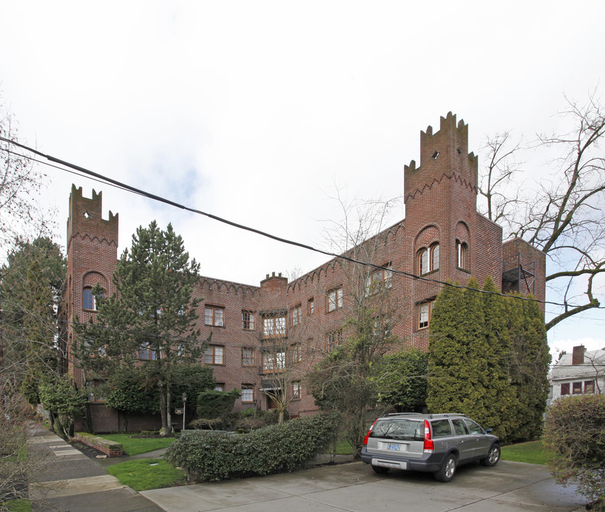 Arenson Court in Portland, OR - Building Photo