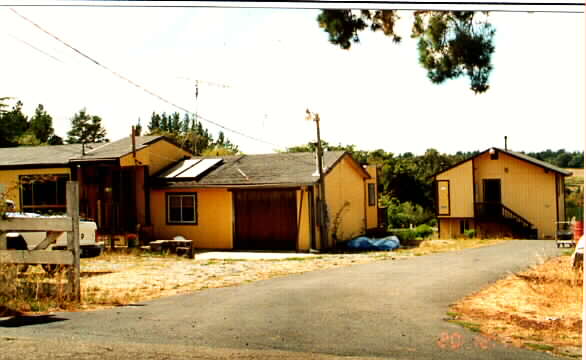 5570 McFarland Rd in Sebastopol, CA - Building Photo