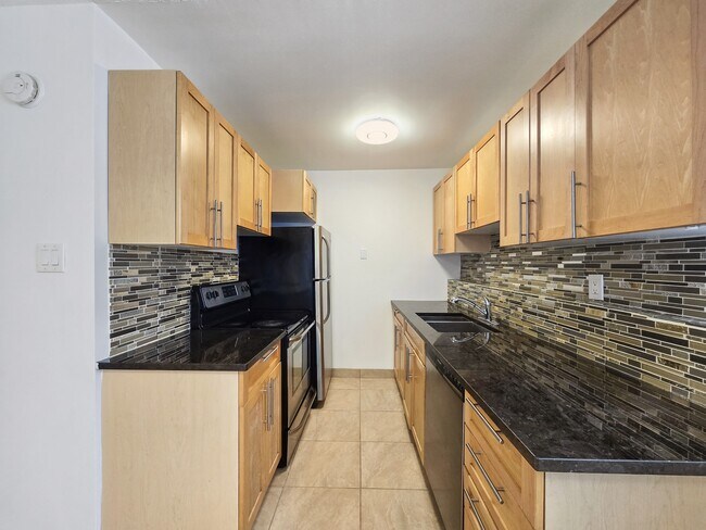 8112-8136 36 Ave NW in Calgary, AB - Building Photo - Building Photo