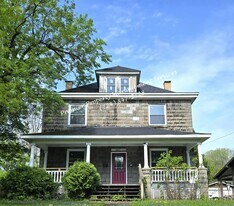 1429 Hall Ave in Sharon, PA - Building Photo