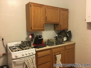 1810 Commonwealth Ave in Boston, MA - Foto de edificio - Building Photo