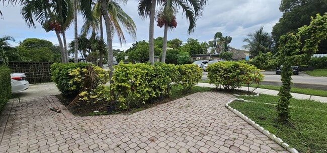 1855 Sherman St in Hollywood, FL - Foto de edificio - Building Photo