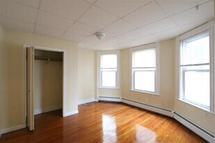 14 Garrison Ave, Unit 4 in Somerville, MA - Building Photo