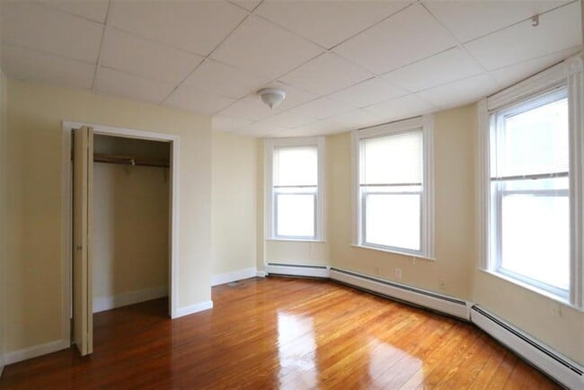 14 Garrison Ave, Unit 4