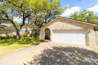 5839 Secrest Dr in Austin, TX - Foto de edificio - Building Photo