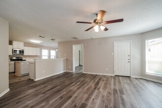 2442 Chuckberry St in Houston, TX - Building Photo - Building Photo