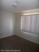 1004 W Graaf Ave in Ridgecrest, CA - Foto de edificio - Building Photo